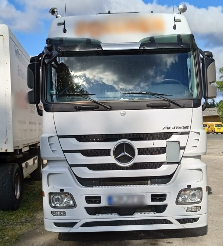 Mercedes-Benz Actros 1841 LS 4x2 Actros 1841/44 LS 4x2, Retarder, MegaSpace, Bi-Xenon, Ex-Fahrschule - Tractor unit: picture 2 Mercedes-Benz Actros 1841 LS 4x2 Actros 1841/44 LS 4x2, Retarder, MegaSpace, Bi-Xenon, Ex-Fahrschule - Tractor unit: picture 2