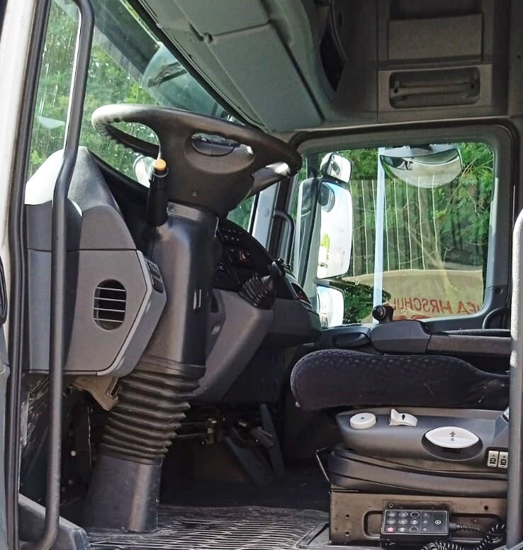 Mercedes-Benz Actros 1841 LS 4x2 Actros 1841/44 LS 4x2, Retarder, MegaSpace, Bi-Xenon, Ex-Fahrschule - Tractor unit: picture 3 Mercedes-Benz Actros 1841 LS 4x2 Actros 1841/44 LS 4x2, Retarder, MegaSpace, Bi-Xenon, Ex-Fahrschule - Tractor unit: picture 3