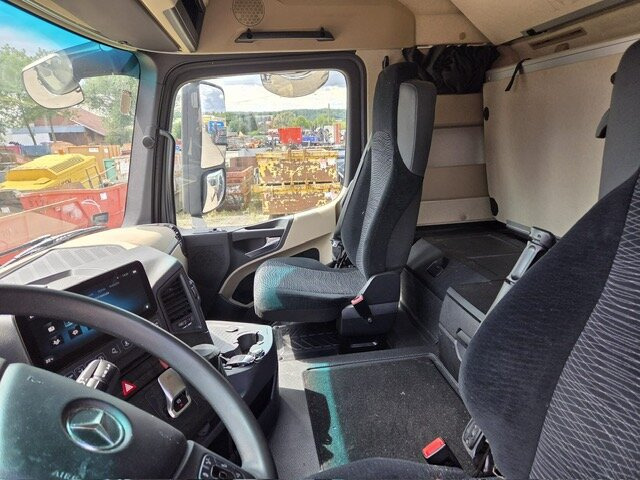 Mercedes-Benz Actros 1846 LS 4x2 Actros 1846 LS 4x2 MultimediaCockpit, StreamSpace, ADR - Tractor unit: picture 3 Mercedes-Benz Actros 1846 LS 4x2 Actros 1846 LS 4x2 MultimediaCockpit, StreamSpace, ADR - Tractor unit: picture 3
