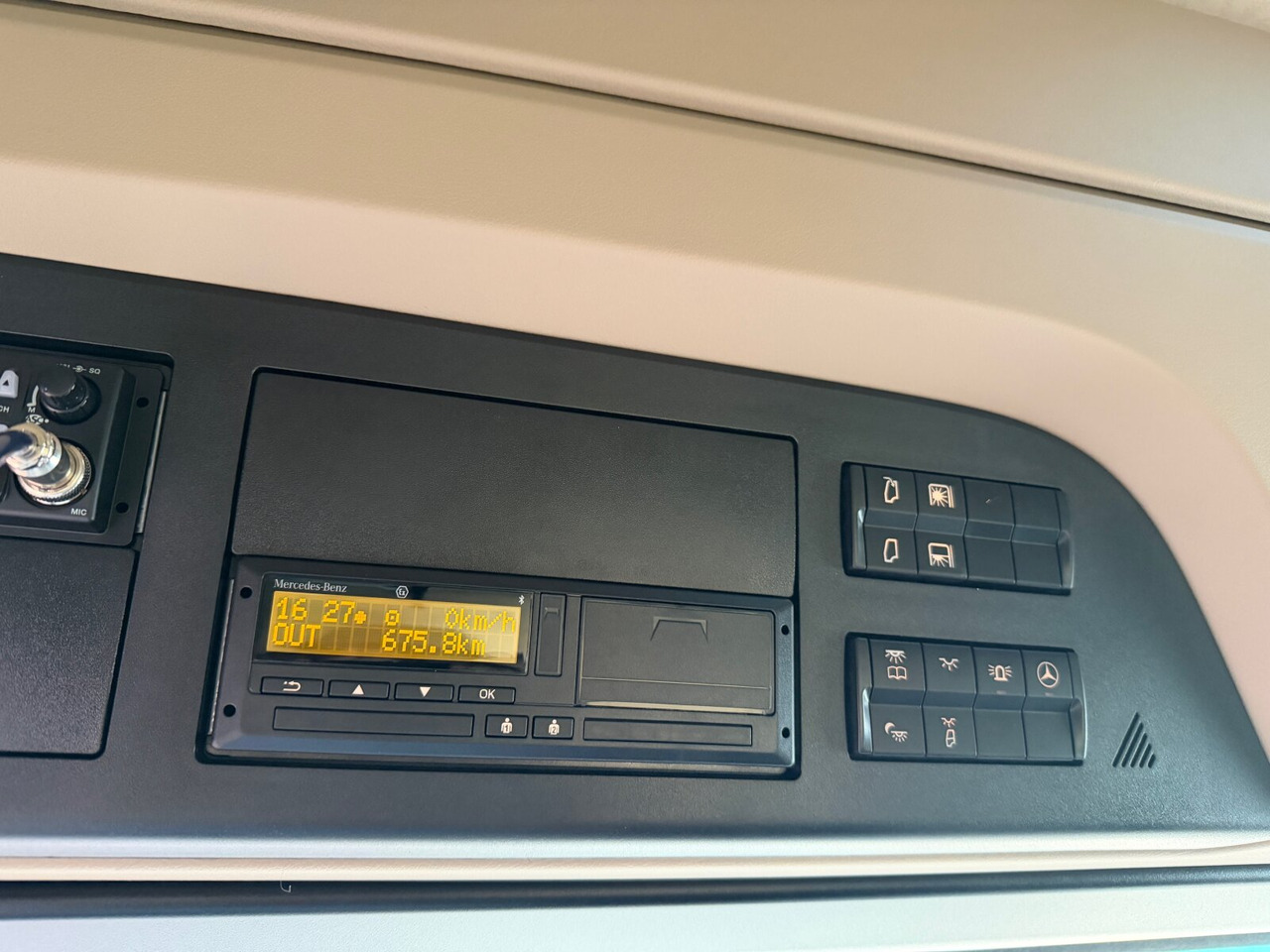 Mercedes-Benz Actros 3363 LS 6x4 Actros 3363 LS 6x4, Retarder, SoloStar, MultimediaCockpit, Navi, LED - Tractor unit: picture 4 Mercedes-Benz Actros 3363 LS 6x4 Actros 3363 LS 6x4, Retarder, SoloStar, MultimediaCockpit, Navi, LED - Tractor unit: picture 4