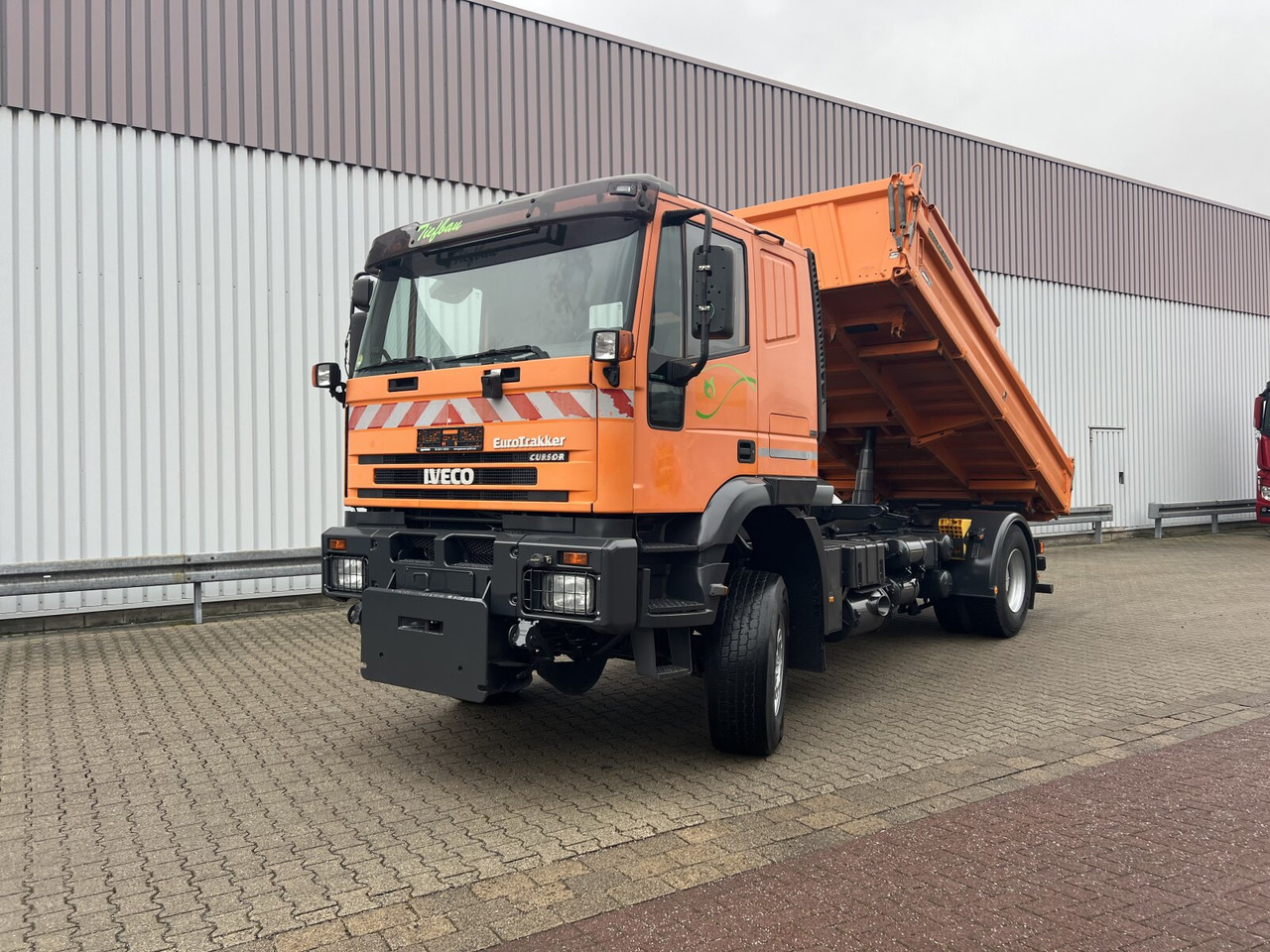 Trakker 190E350 4x4 Trakker 190E350 4x4, Meiller-Kipper, Winterdienstausstattung - Tipper: picture 1 Trakker 190E350 4x4 Trakker 190E350 4x4, Meiller-Kipper, Winterdienstausstattung - Tipper: picture 1