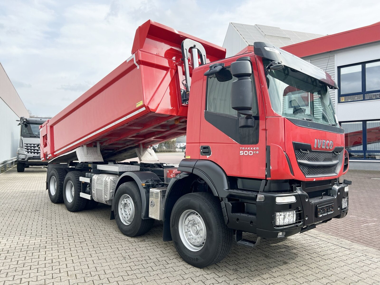 Tipper Trakker AD410T50 8x4 Trakker AD410T50 8x4, Stahlmulde ca. 16m³, hydr. Heckklappe: picture 9