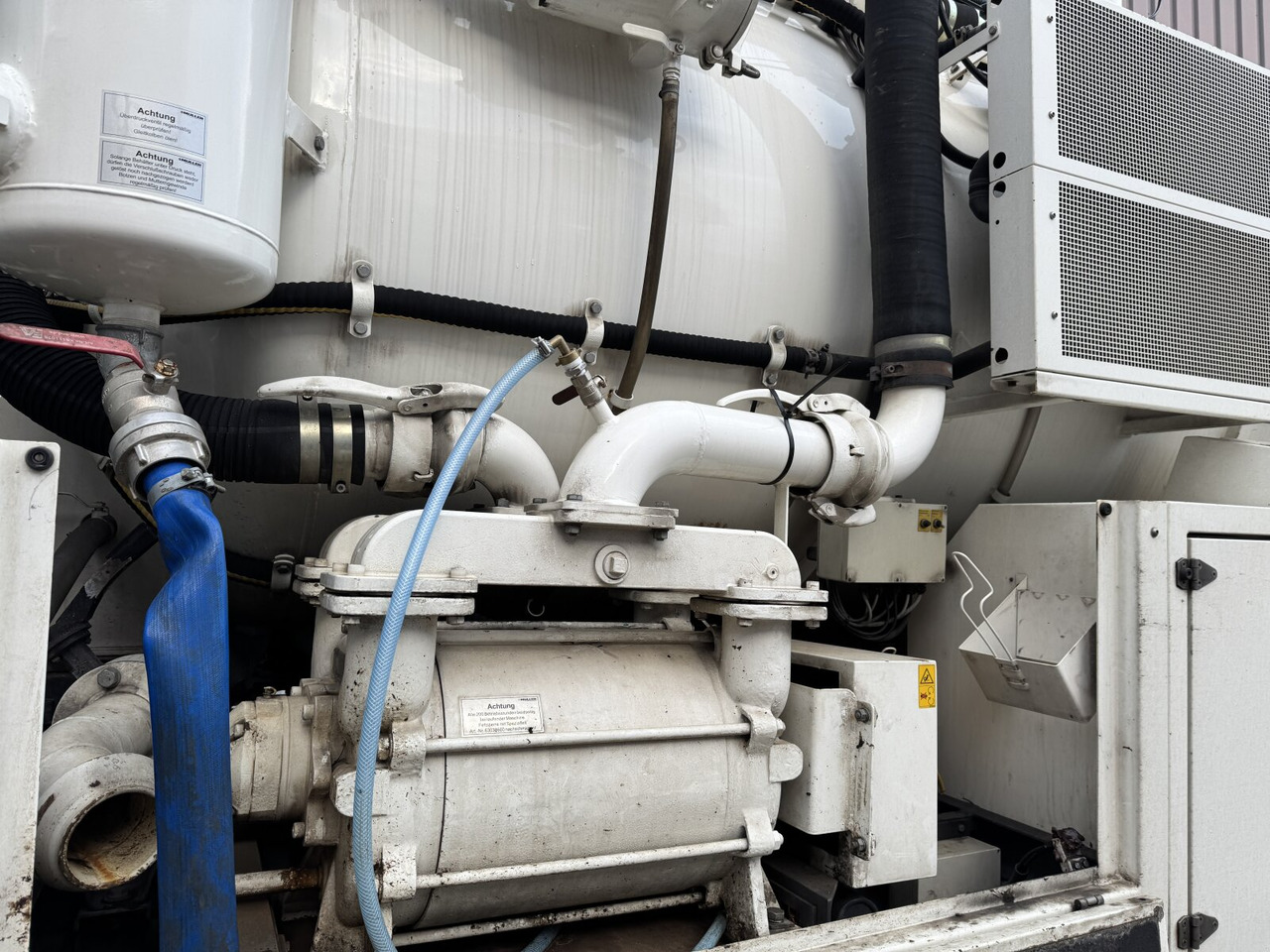 Leasing of Mercedes-Benz Actros 2536 L 6x2 Actros 2536 L 6x2, Müller Saug- und Spülwagen ca. 10,5m³, Lenkachse Mercedes-Benz Actros 2536 L 6x2 Actros 2536 L 6x2, Müller Saug- und Spülwagen ca. 10,5m³, Lenkachse: picture 7 Leasing of Mercedes-Benz Actros 2536 L 6x2 Actros 2536 L 6x2, Müller Saug- und Spülwagen ca. 10,5m³, Lenkachse Mercedes-Benz Actros 2536 L 6x2 Actros 2536 L 6x2, Müller Saug- und Spülwagen ca. 10,5m³, Lenkachse: picture 7