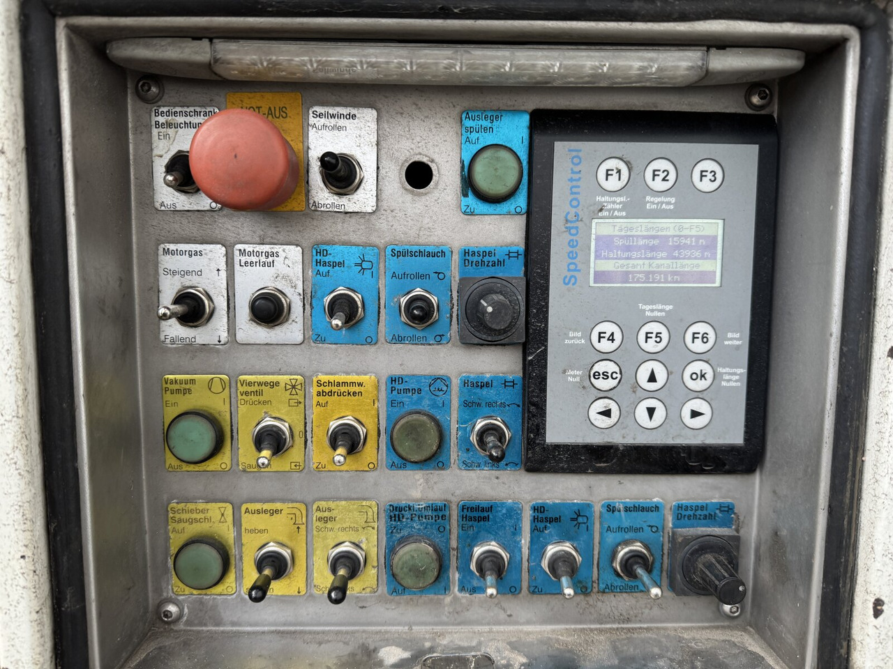 Leasing of Mercedes-Benz Actros 2536 L 6x2 Actros 2536 L 6x2, Müller Saug- und Spülwagen ca. 10,5m³, Lenkachse Mercedes-Benz Actros 2536 L 6x2 Actros 2536 L 6x2, Müller Saug- und Spülwagen ca. 10,5m³, Lenkachse: picture 14 Leasing of Mercedes-Benz Actros 2536 L 6x2 Actros 2536 L 6x2, Müller Saug- und Spülwagen ca. 10,5m³, Lenkachse Mercedes-Benz Actros 2536 L 6x2 Actros 2536 L 6x2, Müller Saug- und Spülwagen ca. 10,5m³, Lenkachse: picture 14