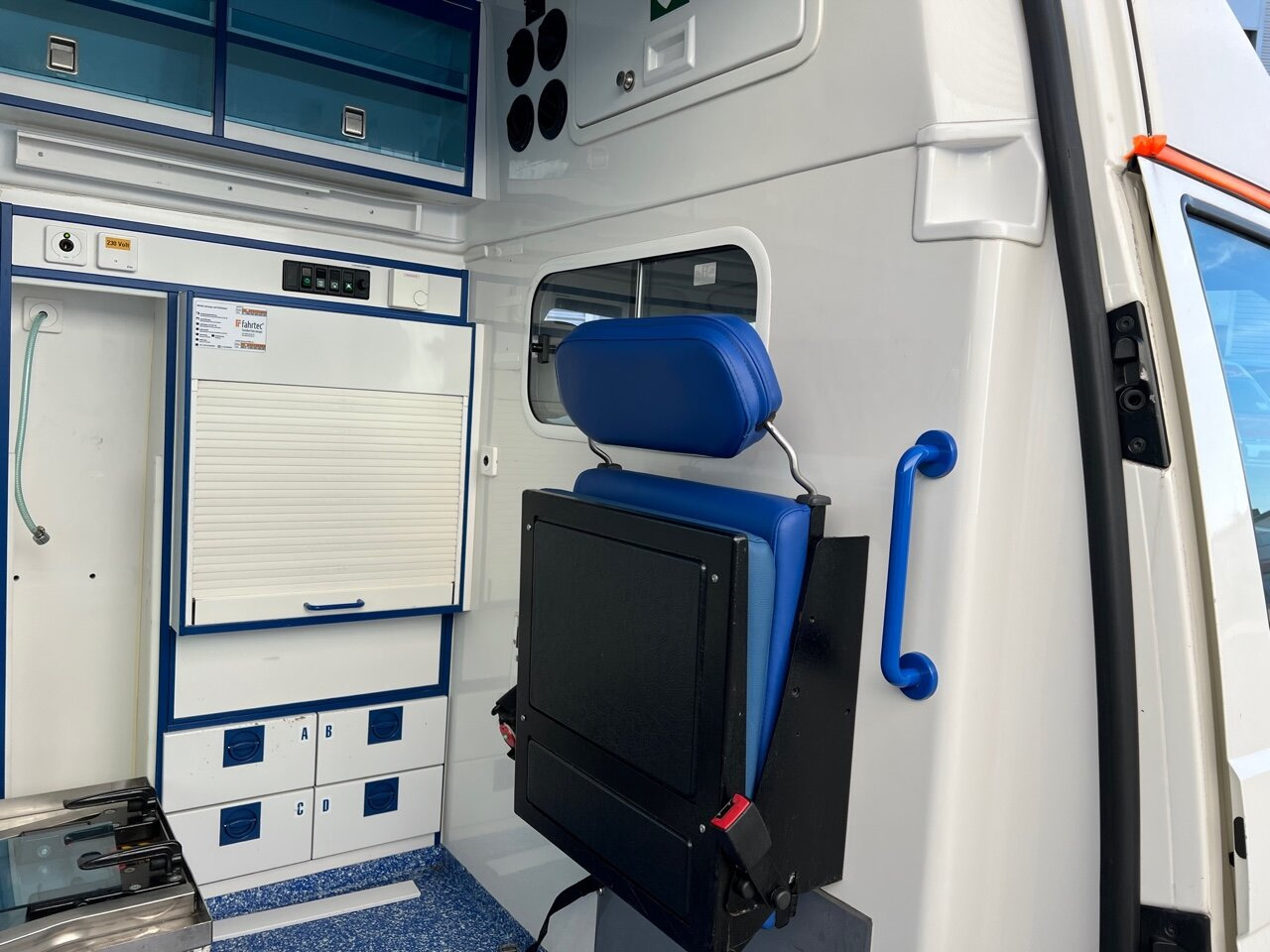 Ambulance Volkswagen T5 2.5 TDI 4x2 T5 2.5 TDI 4x2, Krankenwagen: picture 12