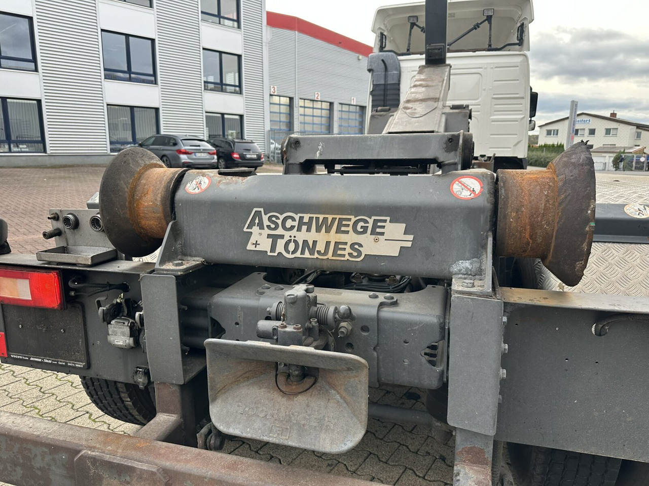 Volvo FM 400 6x4 R FM 400/6x4 R, VDL S-21-6200 4.50 bis 7.00m Container - Hook lift truck: picture 2 Volvo FM 400 6x4 R FM 400/6x4 R, VDL S-21-6200 4.50 bis 7.00m Container - Hook lift truck: picture 2