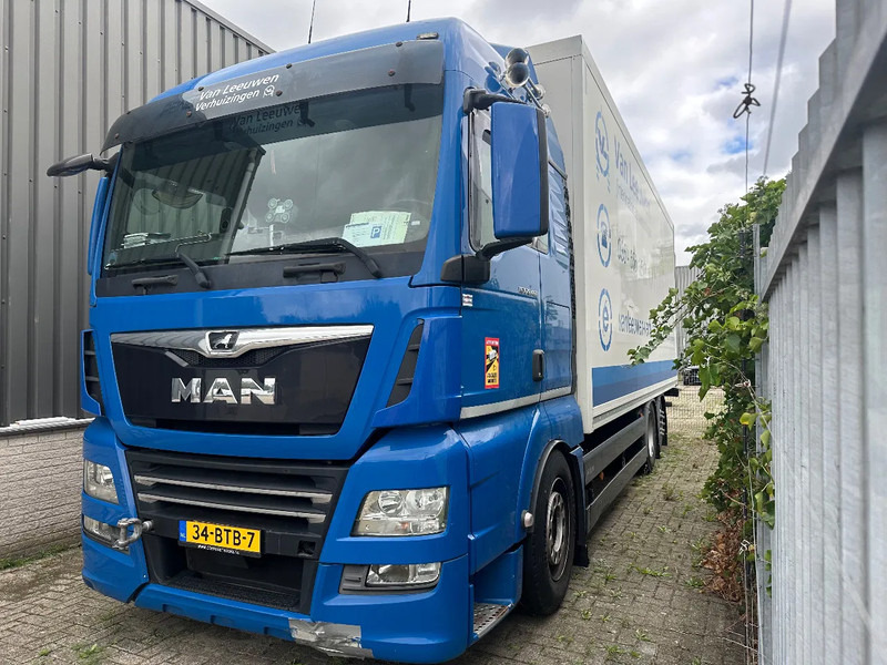 MAN TGX TGX 26 460 + 6X2 + LIFT + DAMAGED ENGINE - Box truck: picture 1 MAN TGX TGX 26 460 + 6X2 + LIFT + DAMAGED ENGINE - Box truck: picture 1