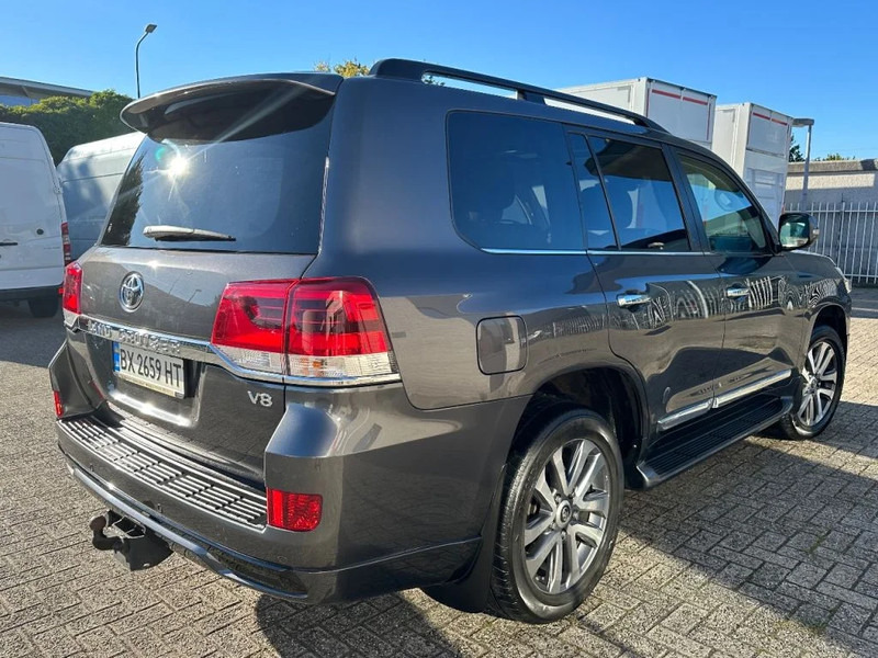 Toyota Land Cruiser V8 LAND CRUISER 200 V8 + CAMERA 360 + FRIDGE + DIESEL + ONLY EXPORT - Car: picture 5 Toyota Land Cruiser V8 LAND CRUISER 200 V8 + CAMERA 360 + FRIDGE + DIESEL + ONLY EXPORT - Car: picture 5