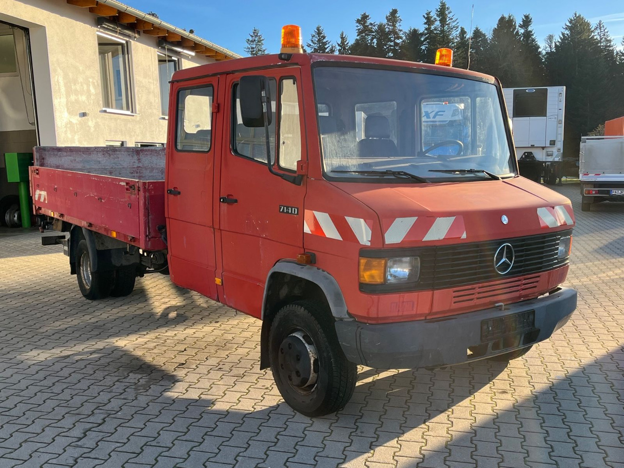 Mercedes-Benz 714D Doka Pritsche - Open body delivery van, Combi van: picture 2 Mercedes-Benz 714D Doka Pritsche - Open body delivery van, Combi van: picture 2