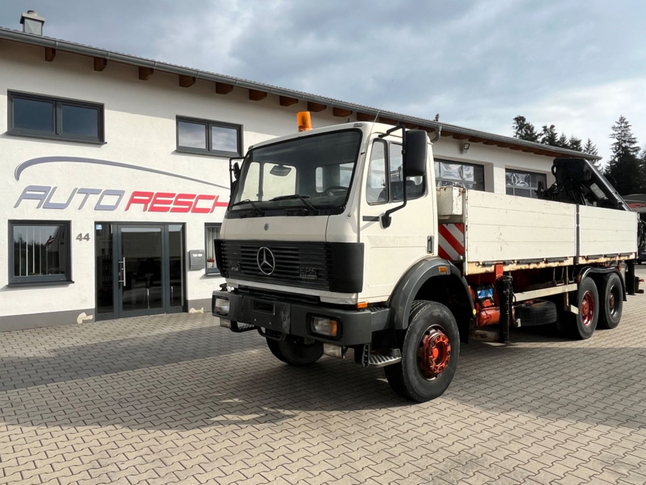 Mercedes-Benz SK 2635 6x4 V8 Pritsche mit HIAB 300-4 - Dropside/ Flatbed truck, Crane truck: picture 2 Mercedes-Benz SK 2635 6x4 V8 Pritsche mit HIAB 300-4 - Dropside/ Flatbed truck, Crane truck: picture 2