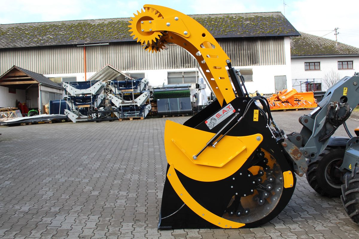 New Livestock equipment SAT-Futterverteilschaufel FMGT -1200: picture 1