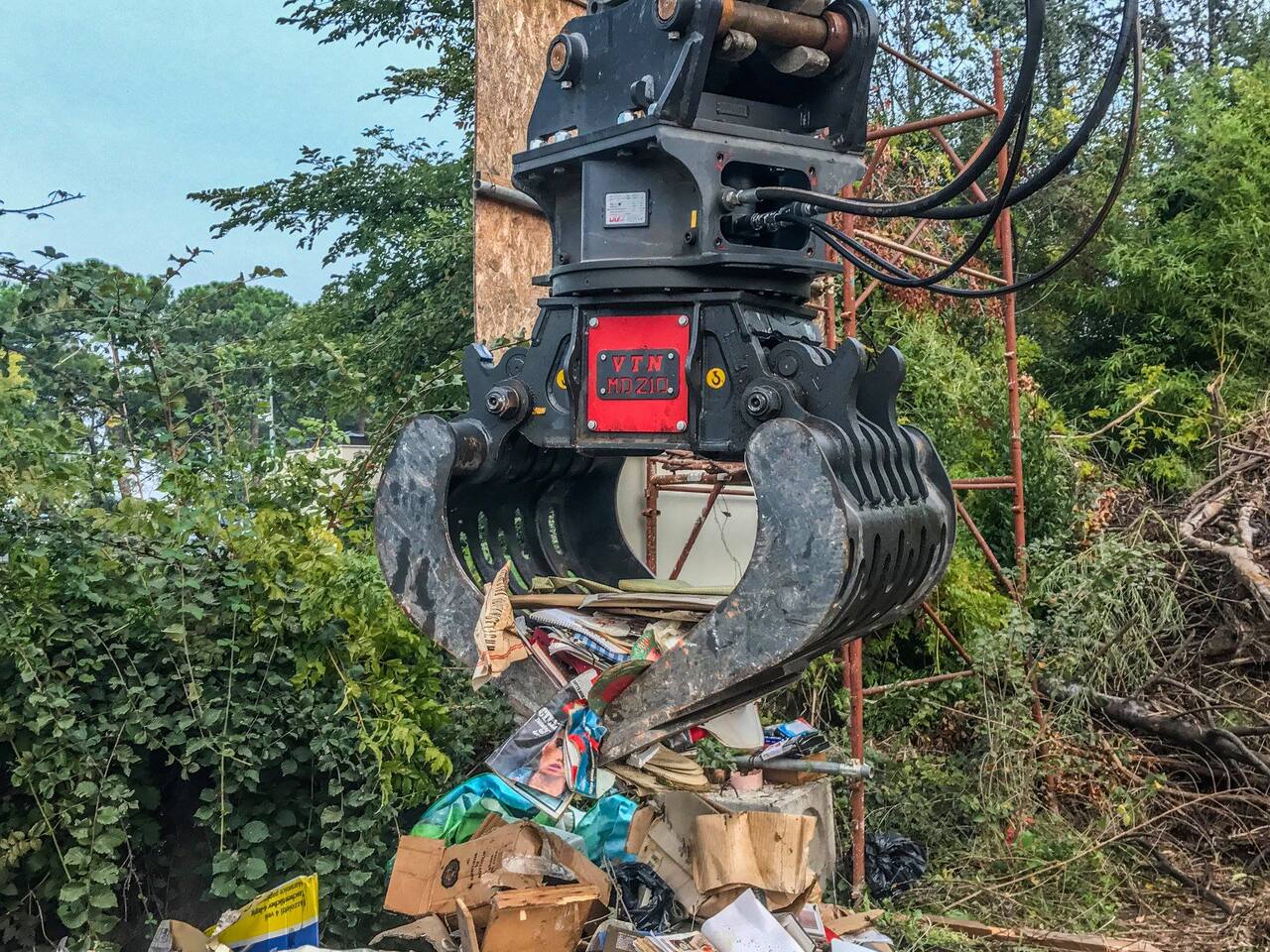 VTN MD210 S Hydraulic Demolition Sorting grapple - Grapple for Construction machinery: picture 3 VTN MD210 S Hydraulic Demolition Sorting grapple - Grapple for Construction machinery: picture 3