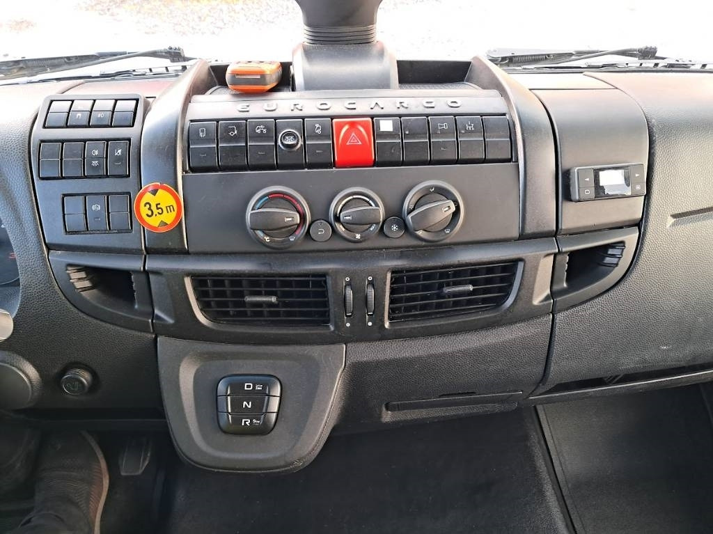 Iveco Eurocargo 100 E21 - Box truck: picture 3 Iveco Eurocargo 100 E21 - Box truck: picture 3