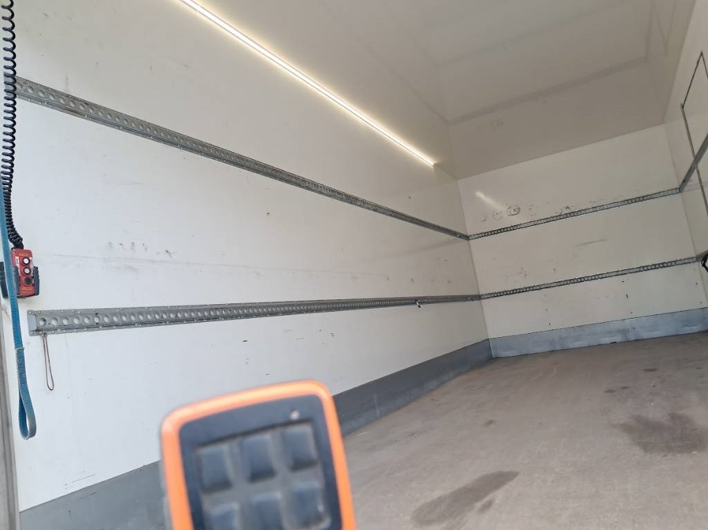 Iveco Eurocargo 100 E21 - Box truck: picture 4 Iveco Eurocargo 100 E21 - Box truck: picture 4