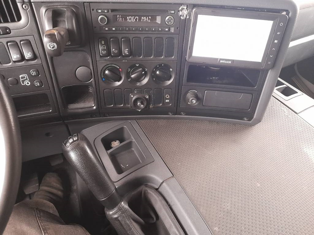 Box truck Scania P 230 DB: picture 7