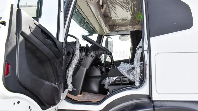 Cab chassis truck Iveco T-WAY AT380T47H 6x4 R24 Tyres Chassis - Barcelona Stock: picture 7 Cab chassis truck Iveco T-WAY AT380T47H 6x4 R24 Tyres Chassis - Barcelona Stock: picture 7
