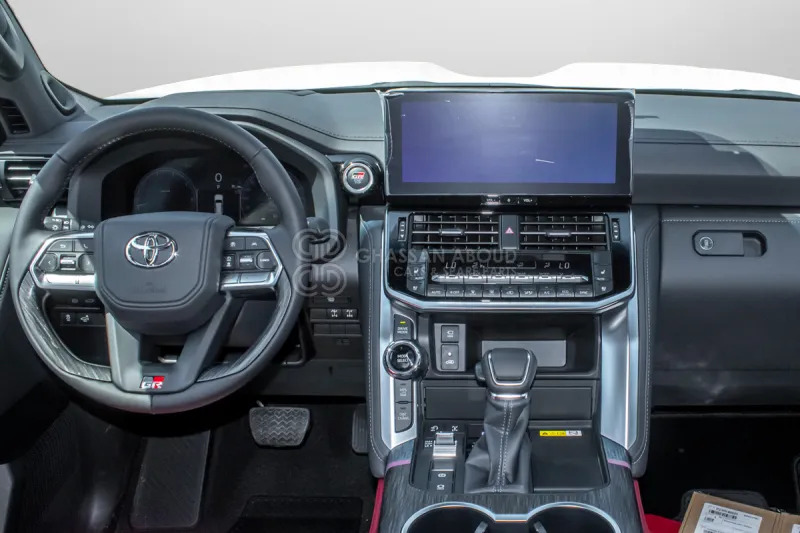 SUV Toyota Land Cruiser 300: picture 9