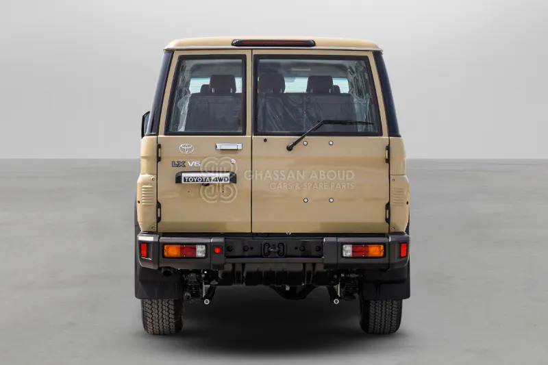 Toyota Land Cruiser Pick Up LC76 4X4 - Car: picture 5 Toyota Land Cruiser Pick Up LC76 4X4 - Car: picture 5
