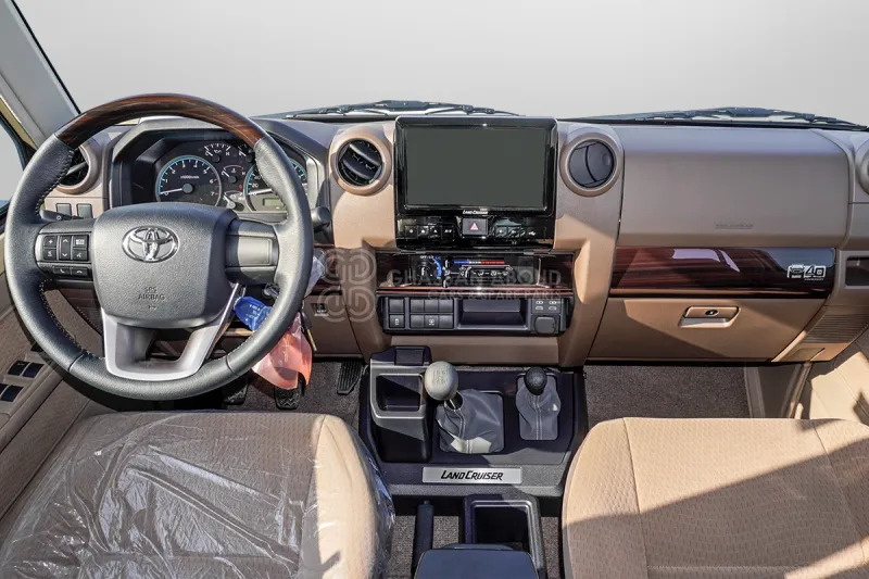 Toyota Land Cruiser Pick Up LC76 4X4 - Car: picture 5 Toyota Land Cruiser Pick Up LC76 4X4 - Car: picture 5