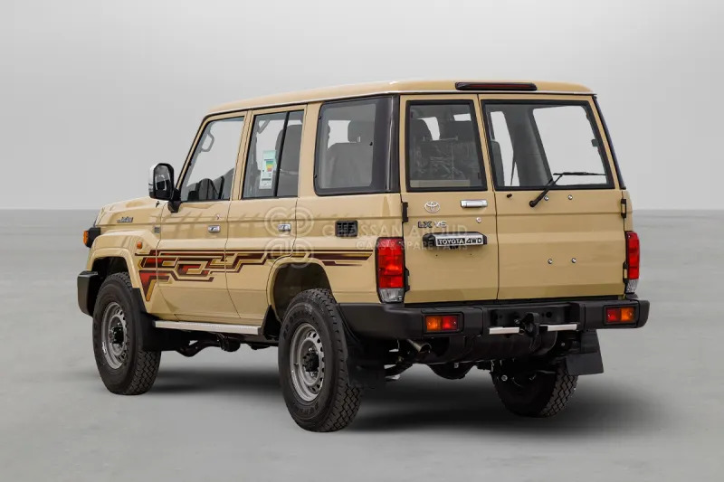 Toyota Land Cruiser Pick Up LC76 4X4 - Car: picture 4 Toyota Land Cruiser Pick Up LC76 4X4 - Car: picture 4