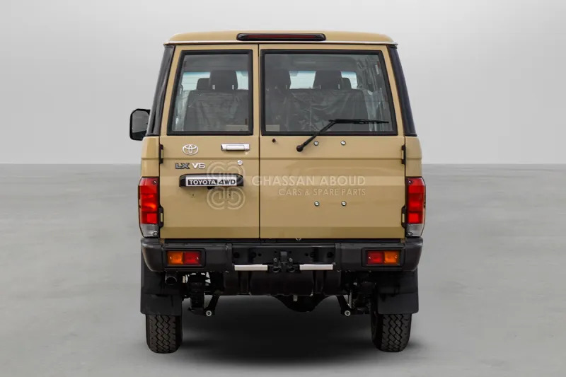 Toyota Land Cruiser Pick Up LC76 4X4 - Car: picture 5 Toyota Land Cruiser Pick Up LC76 4X4 - Car: picture 5