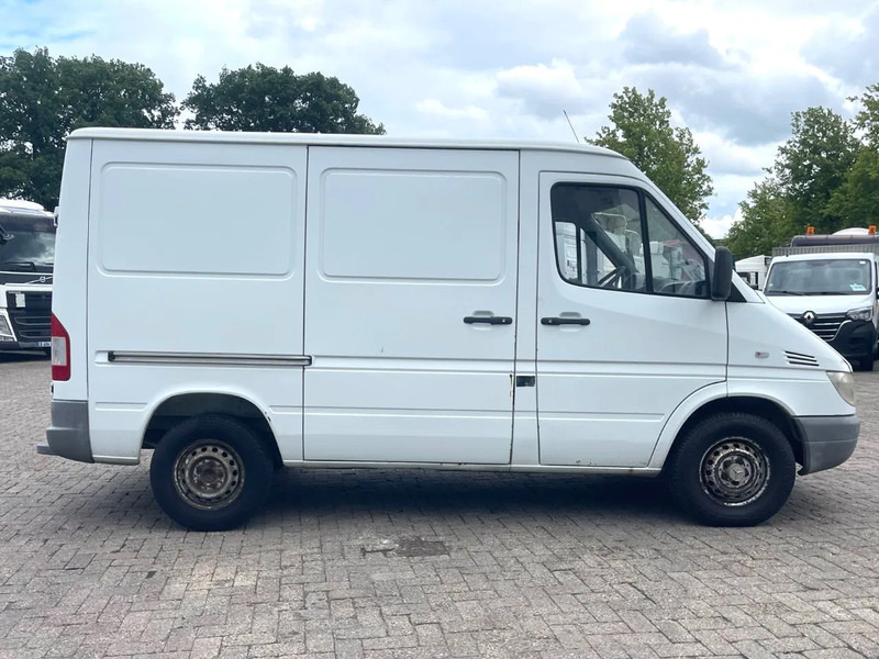 Mercedes-Benz Sprinter 208 3 seats. Very good bus! 100% engine and gearbox! France use - Panel van: picture 2 Mercedes-Benz Sprinter 208 3 seats. Very good bus! 100% engine and gearbox! France use - Panel van: picture 2