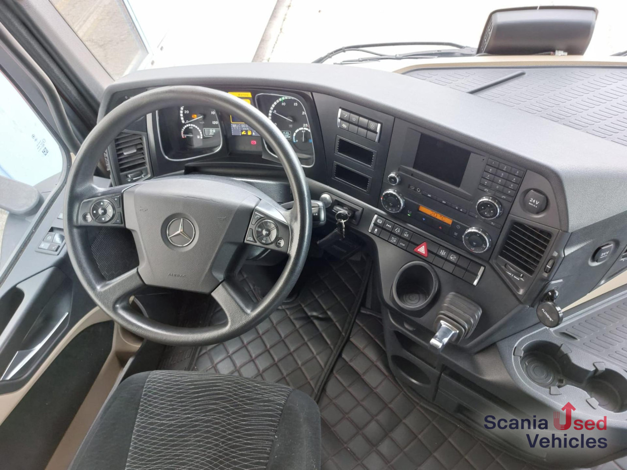 MERCEDES-BENZ Actros 1845 LS 4X2 SILOZUG komplett (2017+2016) - Tractor unit: picture 2 MERCEDES-BENZ Actros 1845 LS 4X2 SILOZUG komplett (2017+2016) - Tractor unit: picture 2