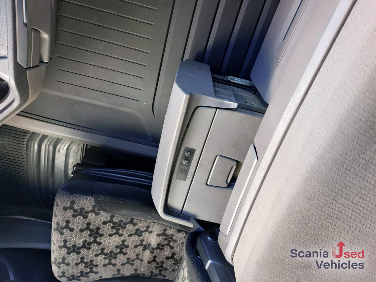 SCANIA R 410 A4x2NA Highline - Tractor unit: picture 2 SCANIA R 410 A4x2NA Highline - Tractor unit: picture 2