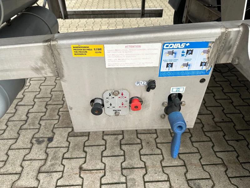 Tank semi-trailer for transportation of food Van Hool FOOD / RVS chassis / empty weight: 5.860kg / 29.500L / 1-comp.+ 1 baffel / discbrakes / NL / APK: 05/2026: picture 15