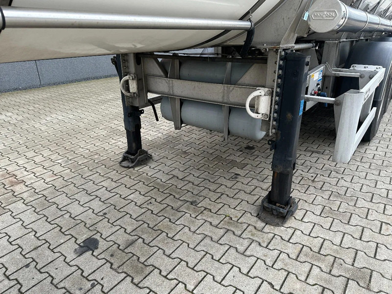 Tank semi-trailer for transportation of food Van Hool FOOD / RVS chassis / empty weight: 5.860kg / 29.500L / 1-comp.+ 1 baffel / discbrakes / NL / APK: 05/2026: picture 14