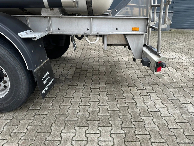 Tank semi-trailer for transportation of food Van Hool FOOD / RVS chassis / empty weight: 5.860kg / 29.500L / 1-comp.+ 1 baffel / discbrakes / NL / APK: 05/2026: picture 16