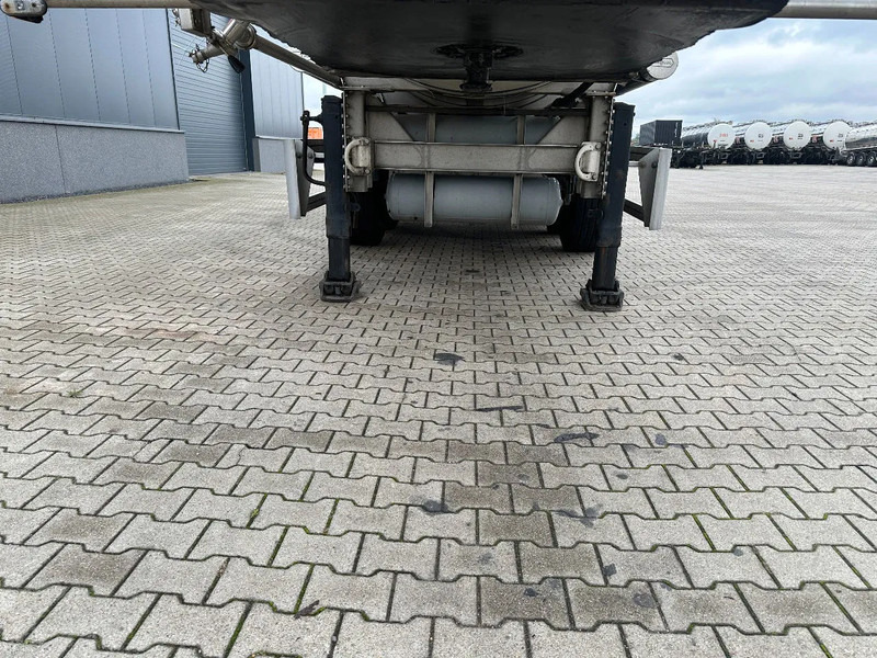 Tank semi-trailer for transportation of food Van Hool FOOD / RVS chassis / empty weight: 5.860kg / 29.500L / 1-comp.+ 1 baffel / discbrakes / NL / APK: 05/2026: picture 12