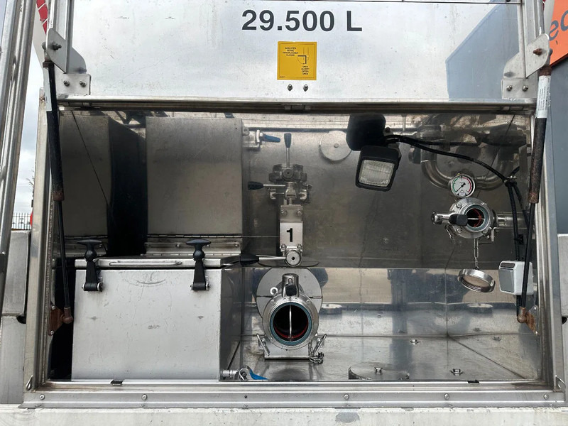 Tank semi-trailer for transportation of food Van Hool FOOD / RVS chassis / empty weight: 5.860kg / 29.500L / 1-comp.+ 1 baffel / discbrakes / NL / APK: 05/2026: picture 6