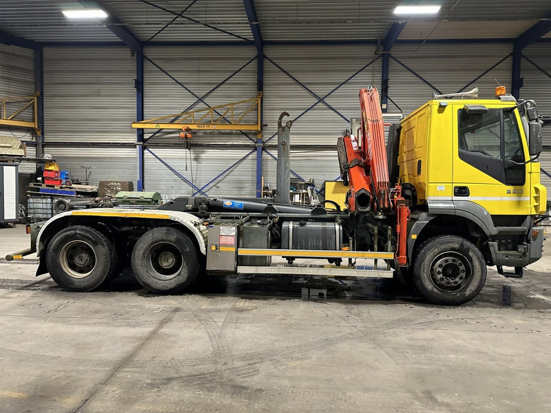 Hook lift truck, Crane truck Iveco TRAKKER 350 6x4 HOOKLIFT + CRANE FASSI F120.22 (5/6 F) - *342.000km* - STEEL SPRING / BIG AXLES - AS TRONIC AUTOMATIC GEARBOX: picture 20