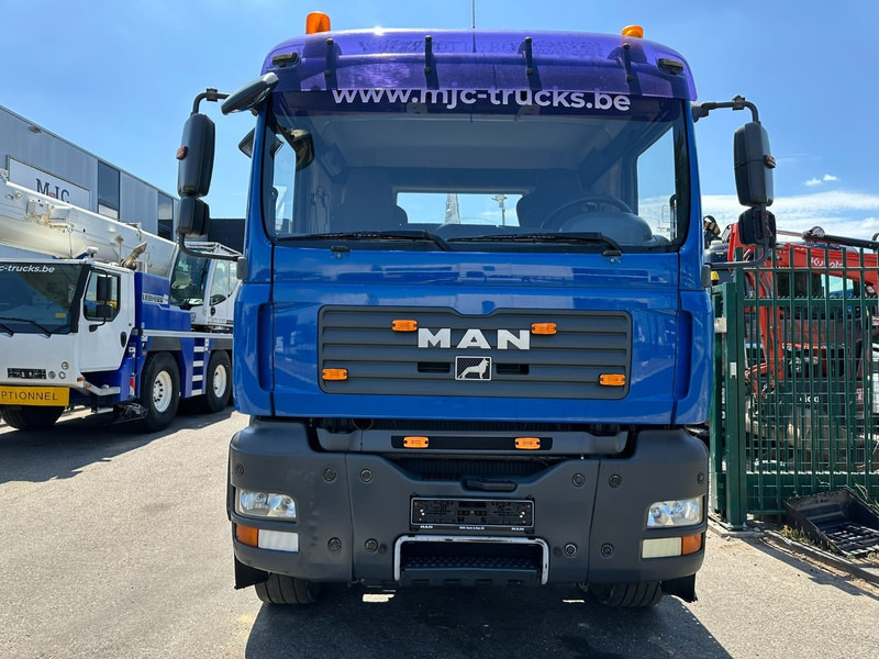 MAN TGA 33.400 6X4 HOOKLIFT AJK NHS20-4930mm - WB 3m60 - MANUAL ZF - STEEL SPRING / BLATT - BIG AXLES / AP ACHSEN - Hook lift truck: picture 2 MAN TGA 33.400 6X4 HOOKLIFT AJK NHS20-4930mm - WB 3m60 - MANUAL ZF - STEEL SPRING / BLATT - BIG AXLES / AP ACHSEN - Hook lift truck: picture 2
