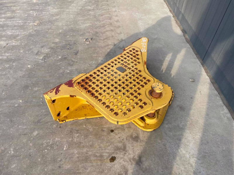 Cat D4G Zugtraverse - Attachment for Construction machinery: picture 1 Cat D4G Zugtraverse - Attachment for Construction machinery: picture 1