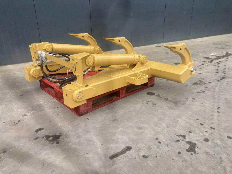 Cat D4H Ripper - Attachment for Construction machinery: picture 3 Cat D4H Ripper - Attachment for Construction machinery: picture 3
