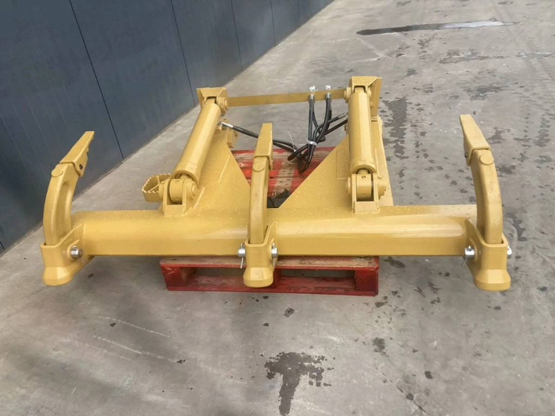 Cat D5M Ripper - Attachment for Construction machinery: picture 2 Cat D5M Ripper - Attachment for Construction machinery: picture 2