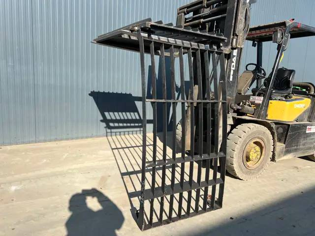 Cat 313D / M315D / 320D / 325D / 330D / 345C / 365C / - Cab and interior for Construction machinery: picture 1 Cat 313D / M315D / 320D / 325D / 330D / 345C / 365C / - Cab and interior for Construction machinery: picture 1