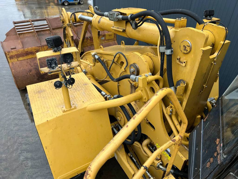 Wheel loader Cat 988H: picture 20
