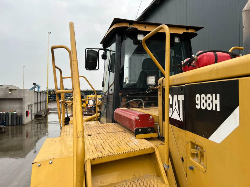 Wheel loader Cat 988H: picture 11