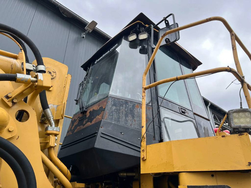 Wheel loader Cat 988H: picture 12