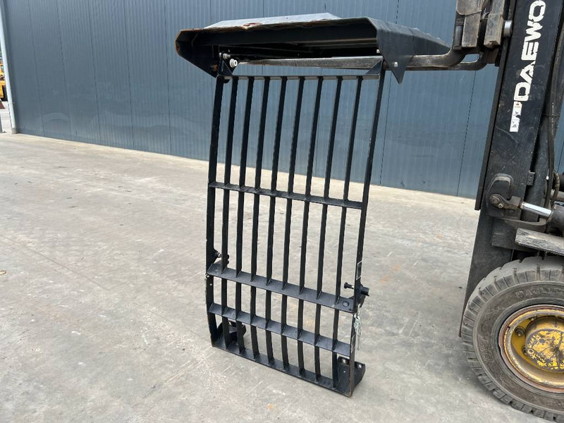 Cat M313D / M315D / M316D / M318D / M322D / M325D - Cab and interior for Construction machinery: picture 1 Cat M313D / M315D / M316D / M318D / M322D / M325D - Cab and interior for Construction machinery: picture 1