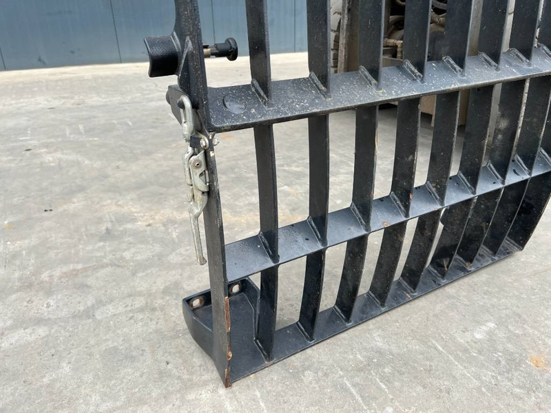 Cat M313D / M315D / M316D / M318D / M322D / M325D - Cab and interior for Construction machinery: picture 4 Cat M313D / M315D / M316D / M318D / M322D / M325D - Cab and interior for Construction machinery: picture 4