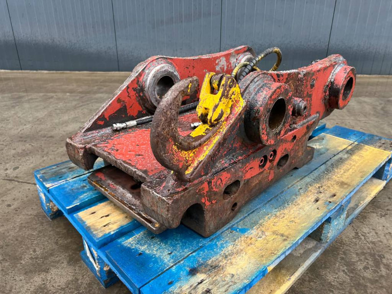 Engcon S70 - 323D - Quick coupler for Construction machinery: picture 1 Engcon S70 - 323D - Quick coupler for Construction machinery: picture 1