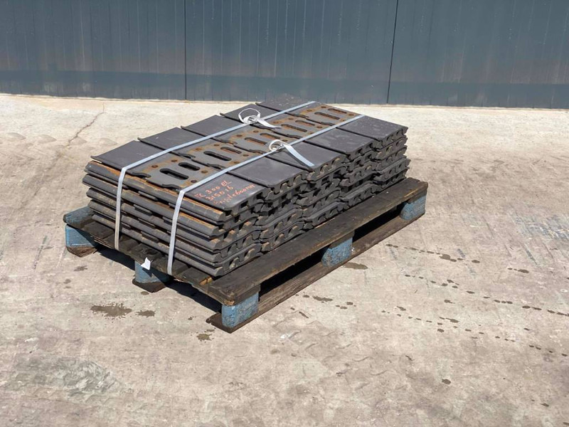 Hitachi EX270 / EX300 / EX310 Shoes/Pads - Frame/ Chassis for Construction machinery: picture 1 Hitachi EX270 / EX300 / EX310 Shoes/Pads - Frame/ Chassis for Construction machinery: picture 1