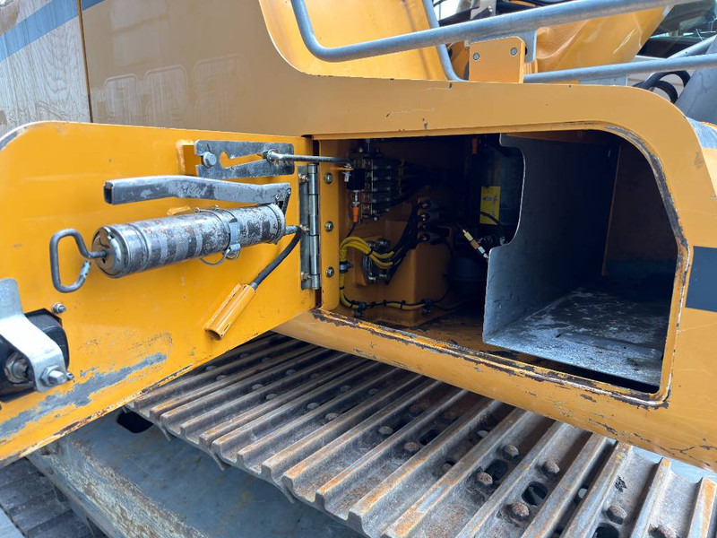 Crawler excavator Liebherr R922 SLC: picture 17