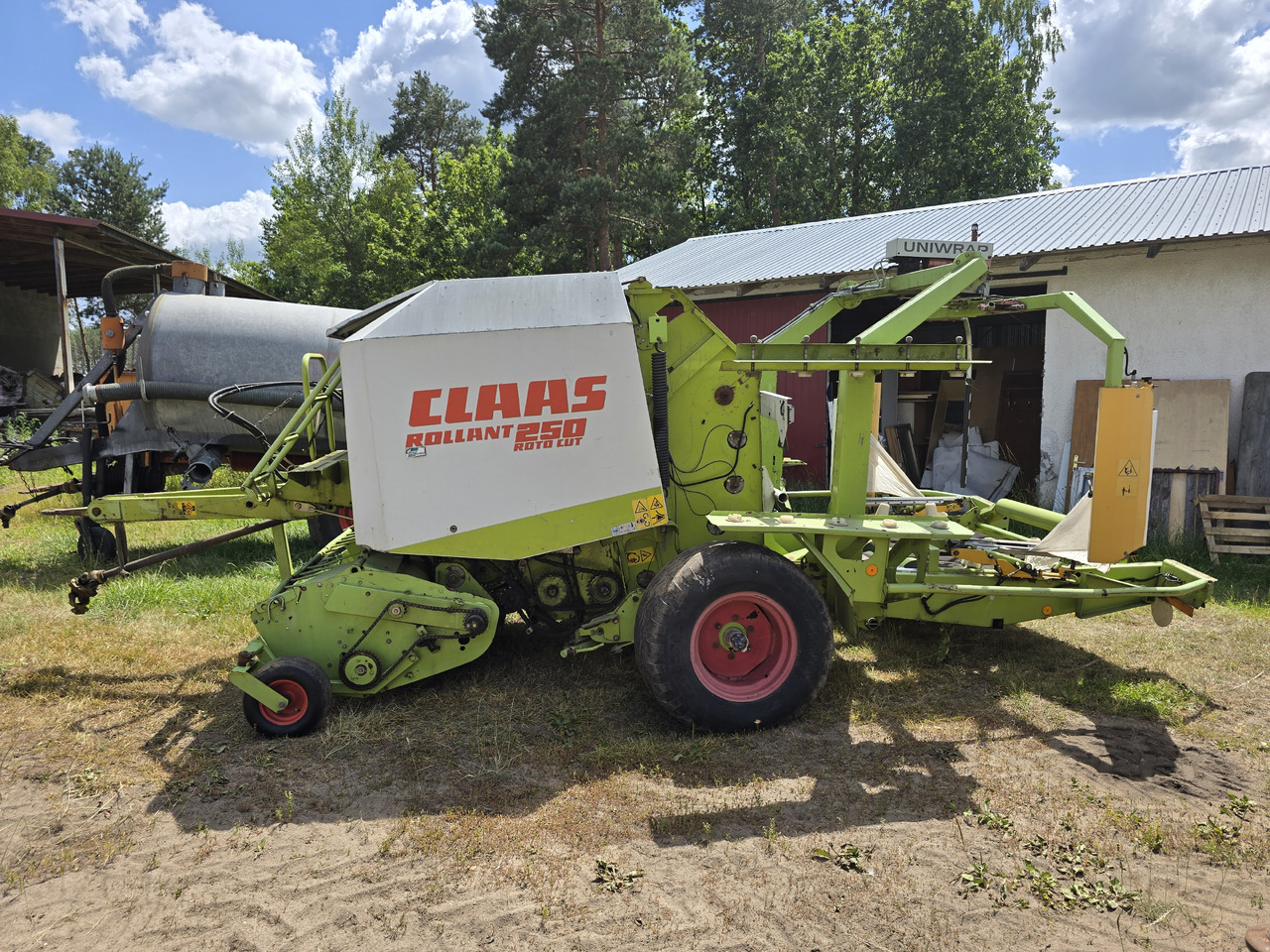 CLAAS ROLLANT 250 Roto Cut - Round baler: picture 1 CLAAS ROLLANT 250 Roto Cut - Round baler: picture 1