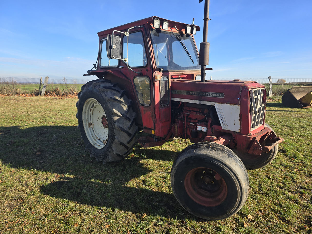 INTERNATIONAL 574 - Farm tractor: picture 1 INTERNATIONAL 574 - Farm tractor: picture 1