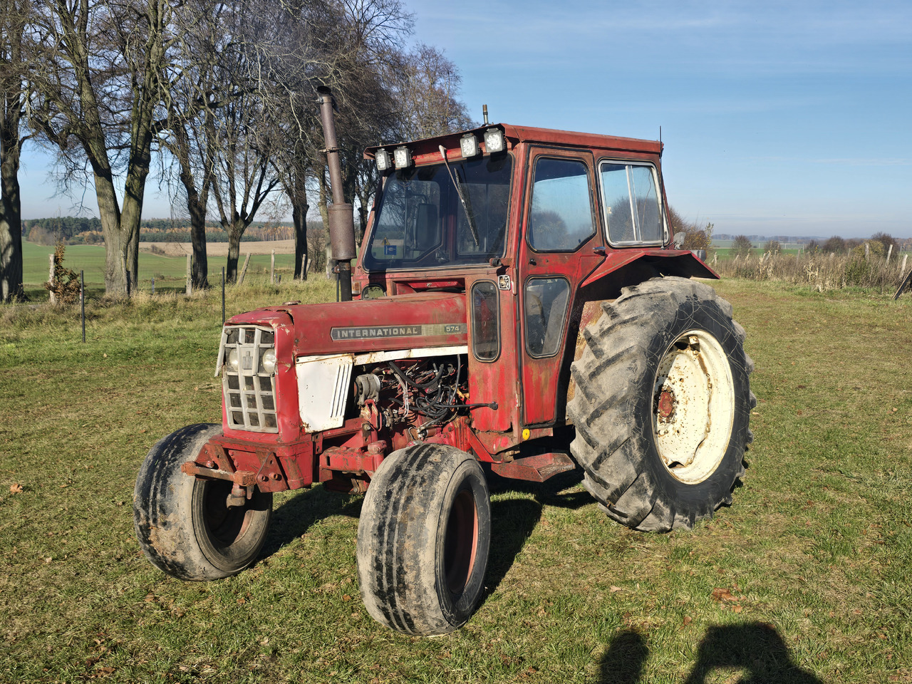 INTERNATIONAL 574 - Farm tractor: picture 2 INTERNATIONAL 574 - Farm tractor: picture 2